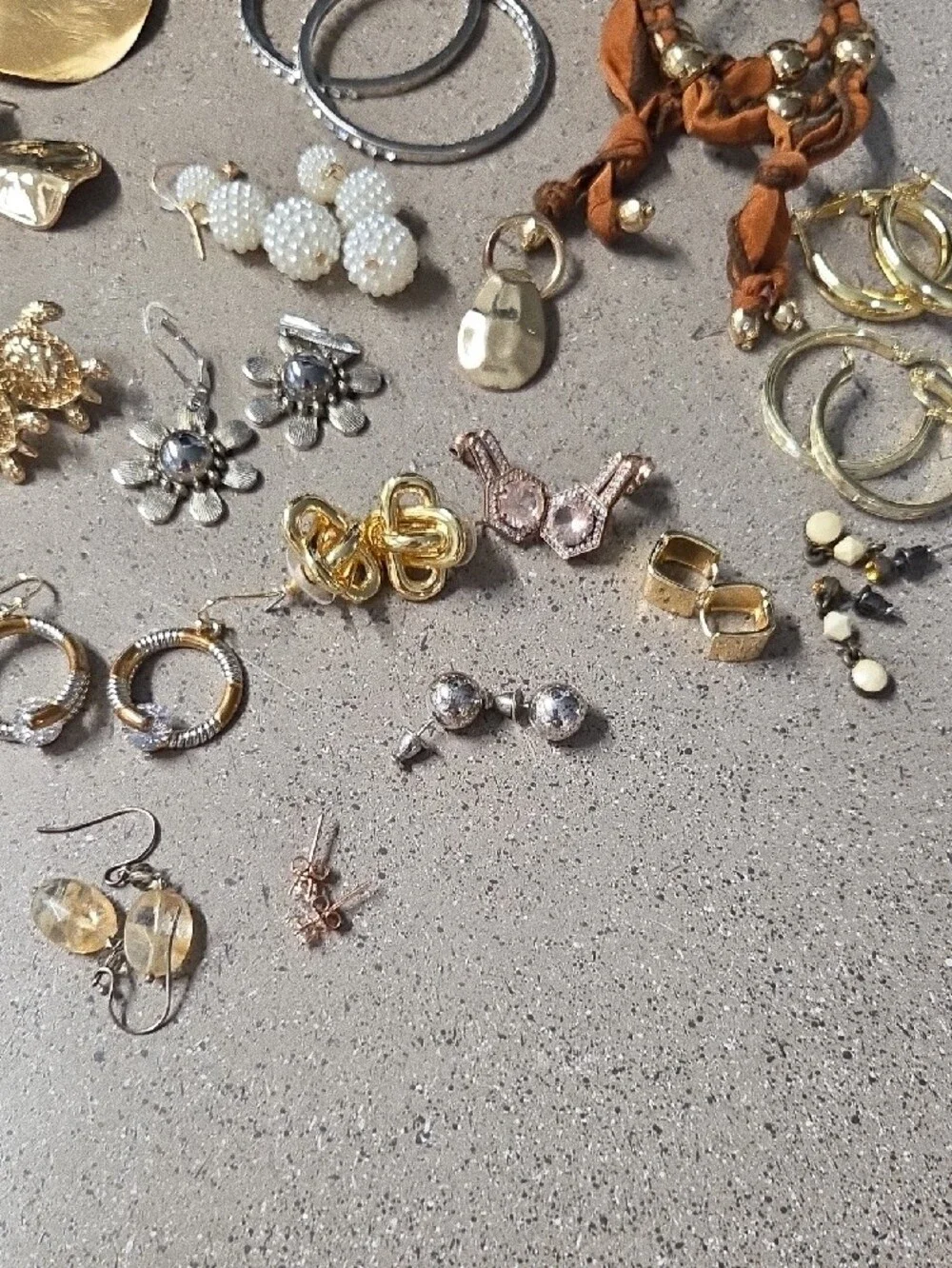 Assorted Women’s Earring Set - Gold & Silver Mix. 30 Pairs